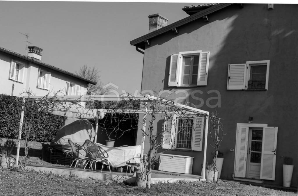 casa indipendente in vendita ad Uzzano in zona Forone
