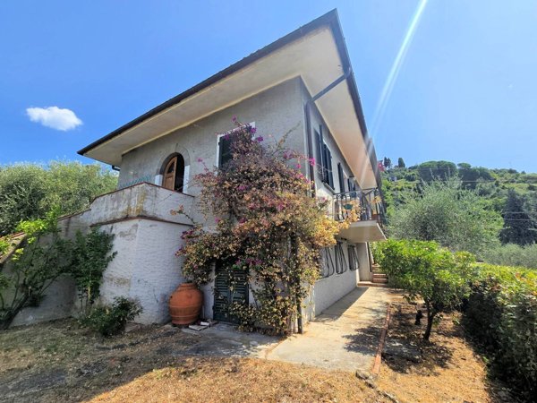 casa indipendente in vendita ad Uzzano in zona Fornaci