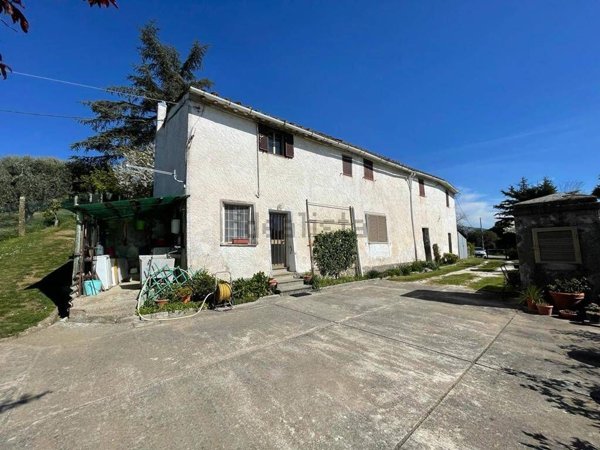 casa indipendente in vendita ad Uzzano in zona Fornaci