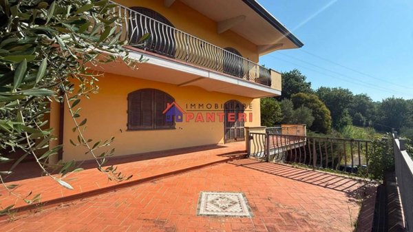 casa indipendente in vendita ad Uzzano in zona Santa Lucia