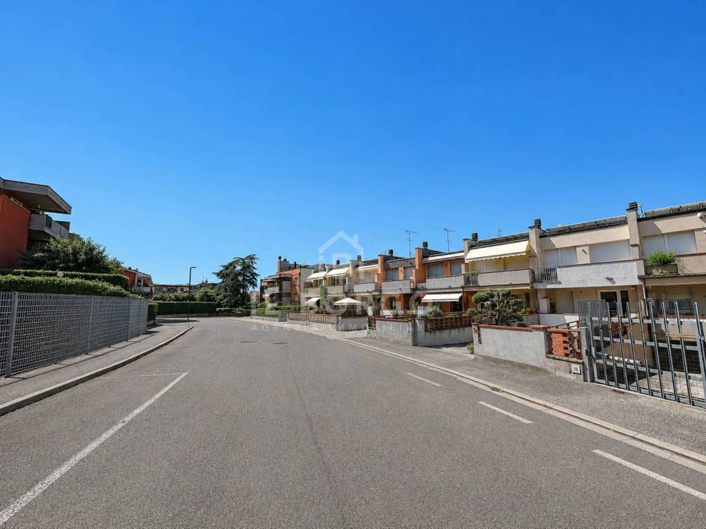 casa indipendente in vendita ad Uzzano in zona Santa Lucia