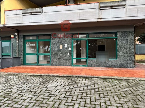 locale commerciale in vendita ad Uzzano in zona Santa Lucia