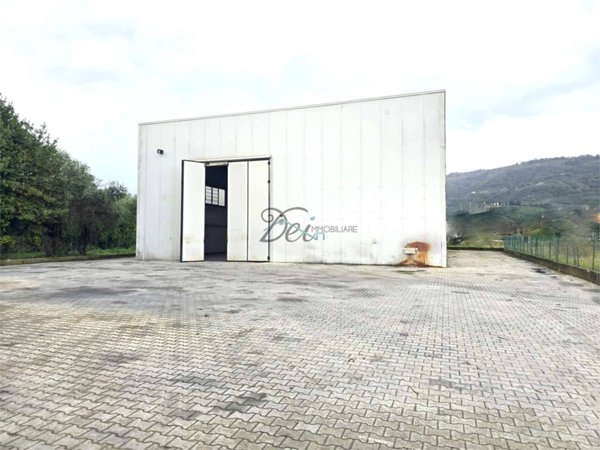 ufficio in vendita ad Uzzano in zona Forone