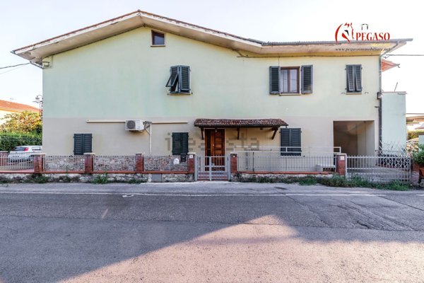 appartamento in vendita ad Uzzano in zona Forone