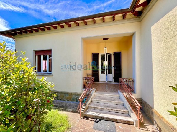 casa indipendente in vendita ad Uzzano in zona Santa Lucia