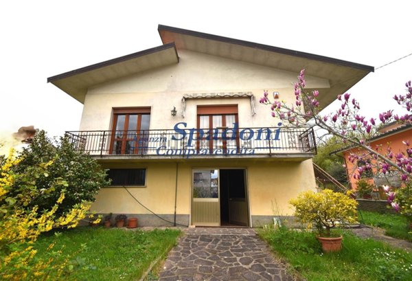 casa indipendente in vendita ad Uzzano in zona Santa Lucia