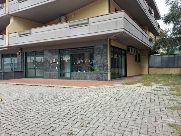 locale commerciale in vendita ad Uzzano in zona Fornaci