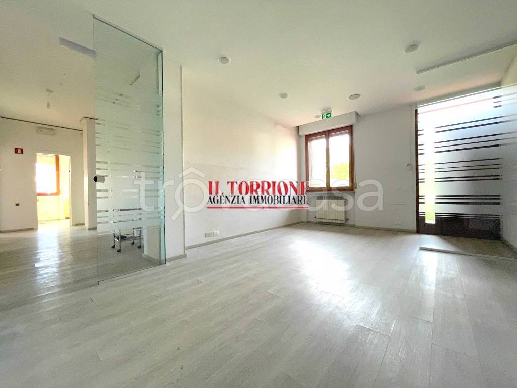 ufficio in vendita ad Uzzano in zona Santa Lucia