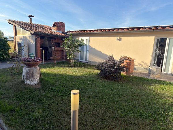 casa indipendente in vendita ad Uzzano in zona Torricchio