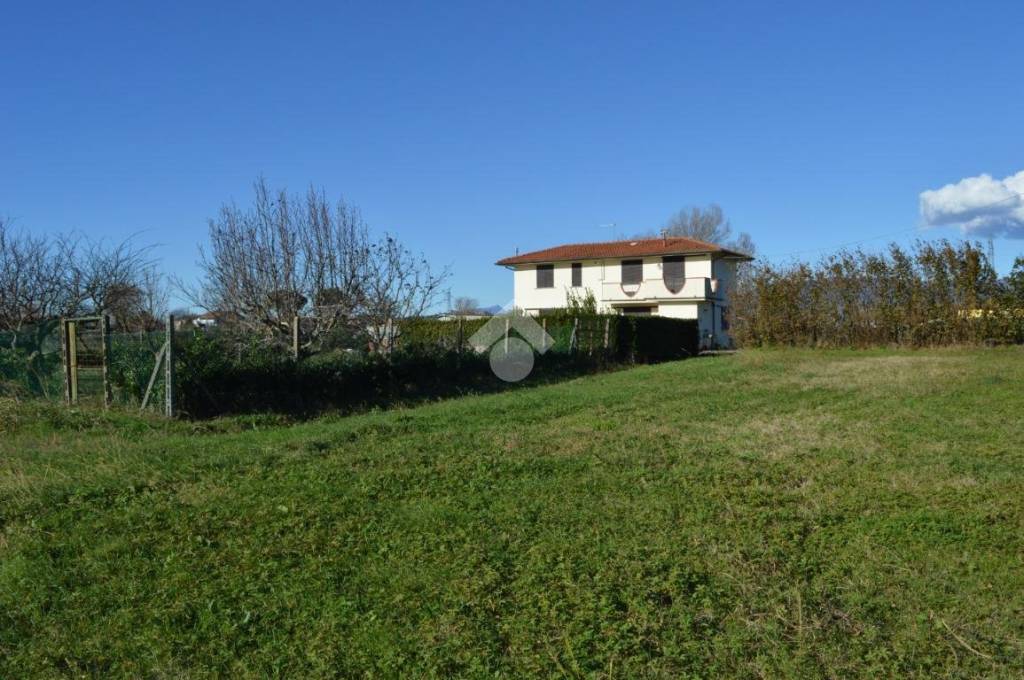 casa indipendente in vendita a Chiesina Uzzanese