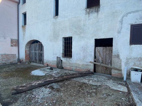 casa indipendente in vendita a Chiesina Uzzanese