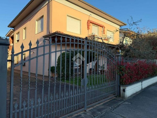 casa indipendente in vendita a Chiesina Uzzanese