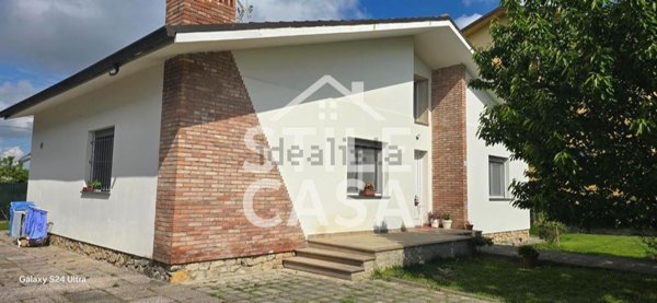 casa indipendente in vendita a Chiesina Uzzanese
