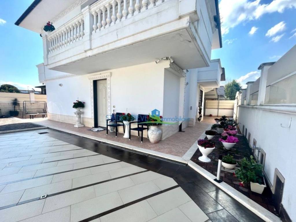 casa indipendente in vendita a Chiesina Uzzanese
