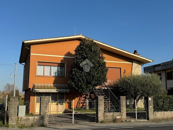 casa indipendente in vendita a Chiesina Uzzanese in zona Capanna