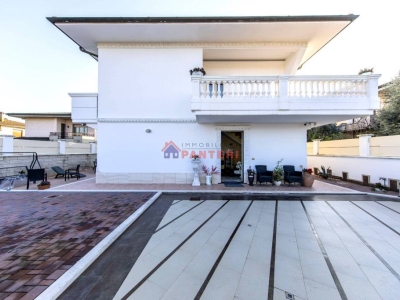 casa indipendente in vendita a Chiesina Uzzanese