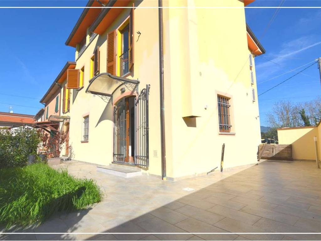 casa indipendente in vendita a Chiesina Uzzanese