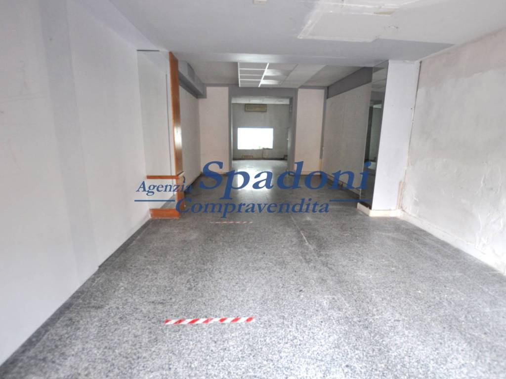 negozio in vendita a Chiesina Uzzanese