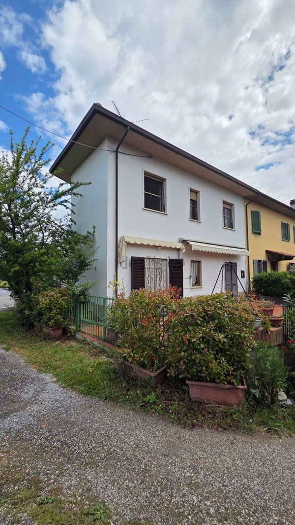 casa indipendente in vendita a Chiesina Uzzanese