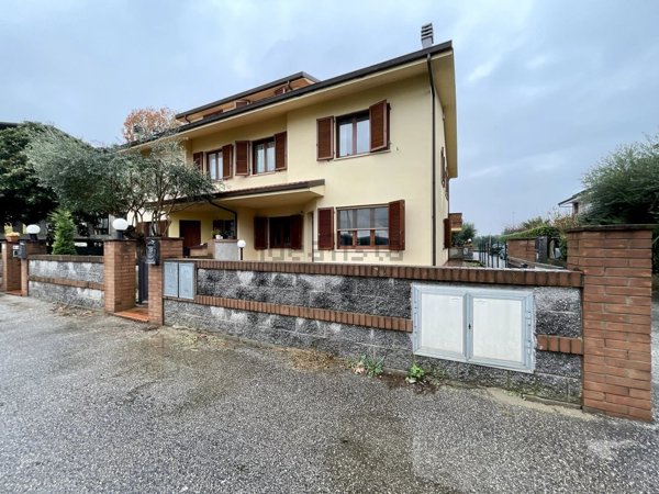 appartamento in vendita a Chiesina Uzzanese