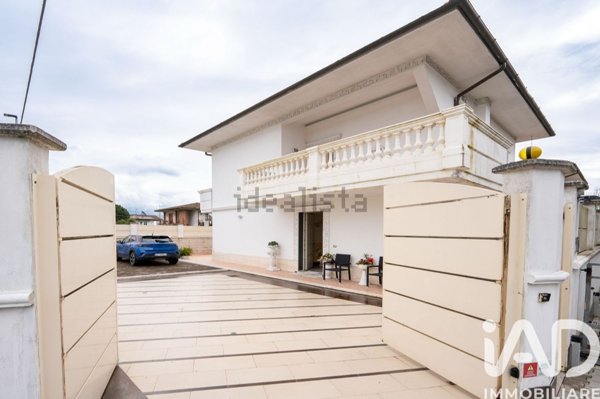 casa indipendente in vendita a Chiesina Uzzanese