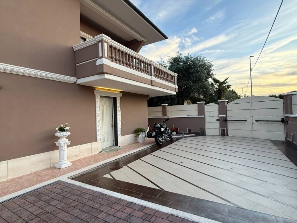 casa indipendente in vendita a Chiesina Uzzanese in zona Capanna