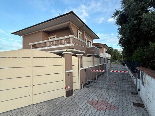 casa indipendente in vendita a Chiesina Uzzanese in zona Capanna