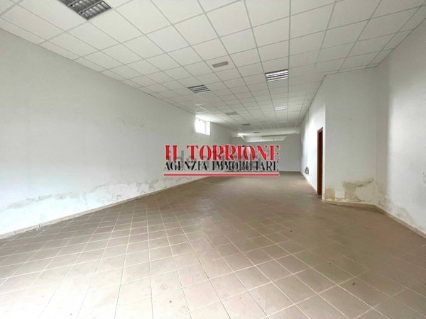 locale di sgombero in vendita a Chiesina Uzzanese