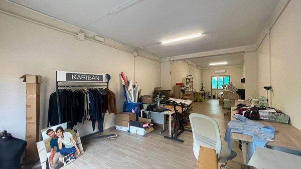 locale commerciale in vendita a Chiesina Uzzanese