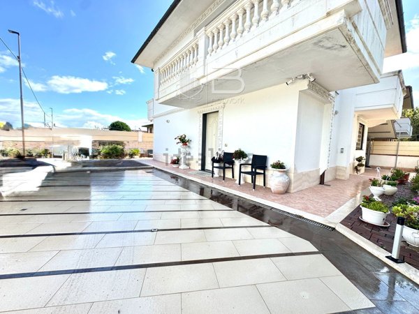 casa indipendente in vendita a Chiesina Uzzanese