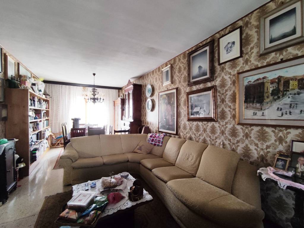 casa indipendente in vendita a Chiesina Uzzanese