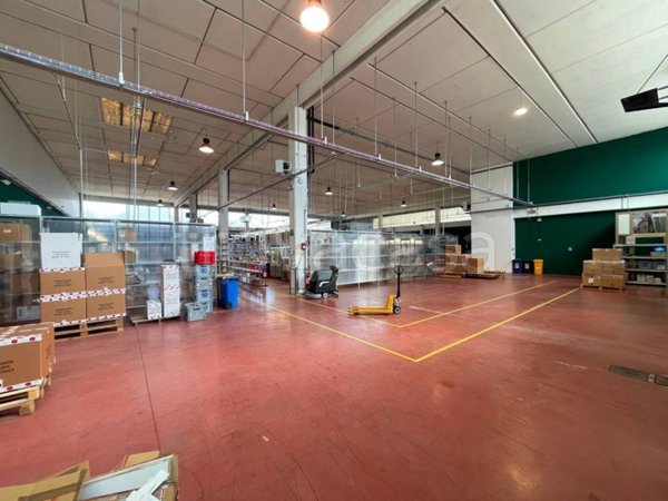 locale commerciale in vendita a Chiesina Uzzanese