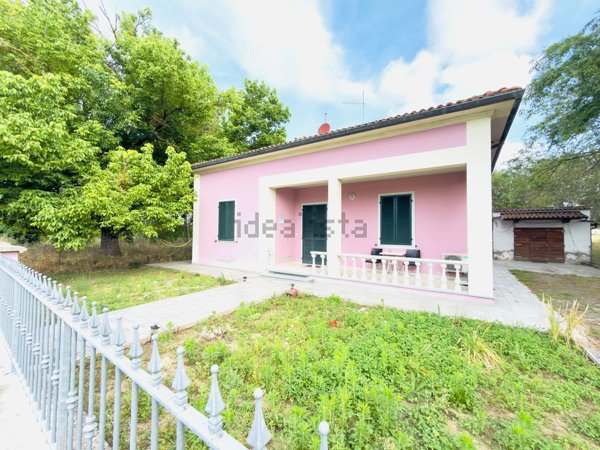casa indipendente in vendita a Chiesina Uzzanese in zona Chiesanuova