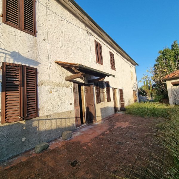 casa indipendente in vendita a Chiesina Uzzanese in zona Chiesanuova