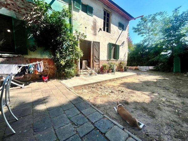intera palazzina in vendita a Chiesina Uzzanese