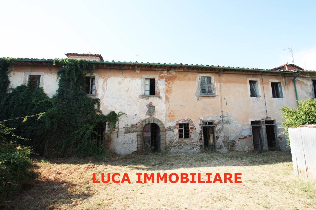 locale di sgombero in vendita a Chiesina Uzzanese
