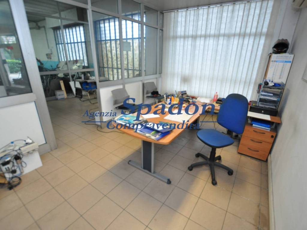 locale commerciale in vendita a Chiesina Uzzanese