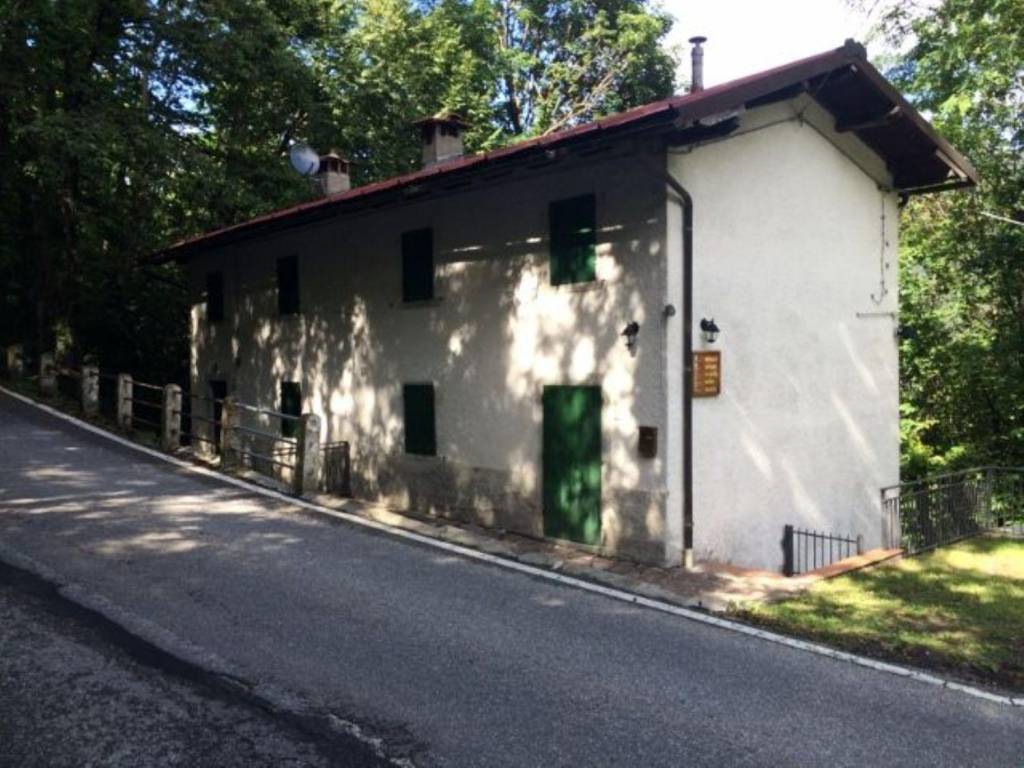 casa indipendente in vendita ad Abetone Cutigliano in zona Pianosinatico