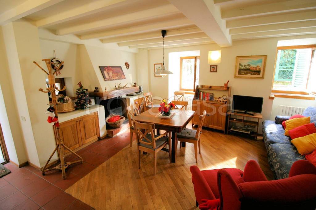 casa indipendente in vendita ad Abetone Cutigliano in zona Abetone