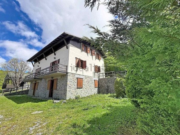 casa indipendente in vendita ad Abetone Cutigliano in zona Doganaccia