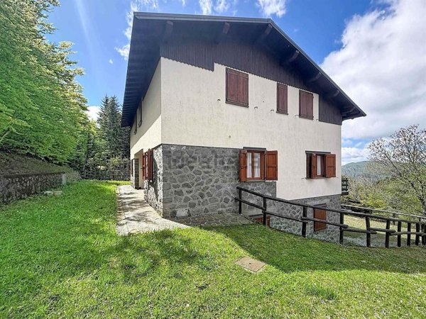 casa indipendente in vendita ad Abetone Cutigliano in zona Doganaccia