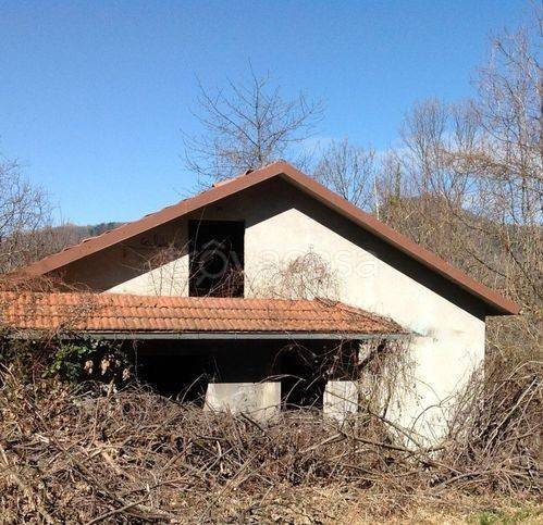 casa indipendente in vendita a San Marcello Piteglio in zona Lolle