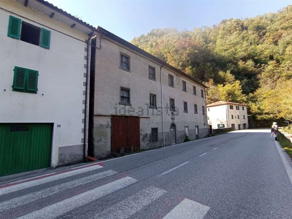 casa indipendente in vendita a San Marcello Piteglio in zona La Lima