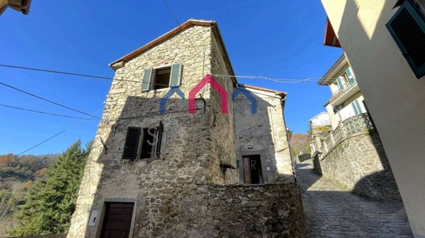 intera palazzina in vendita a San Marcello Piteglio in zona Piteglio
