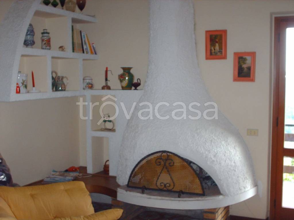 casa indipendente in vendita a San Marcello Piteglio in zona Maresca