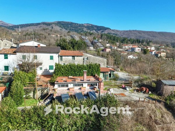casa indipendente in vendita a San Marcello Piteglio in zona Campo Tizzoro