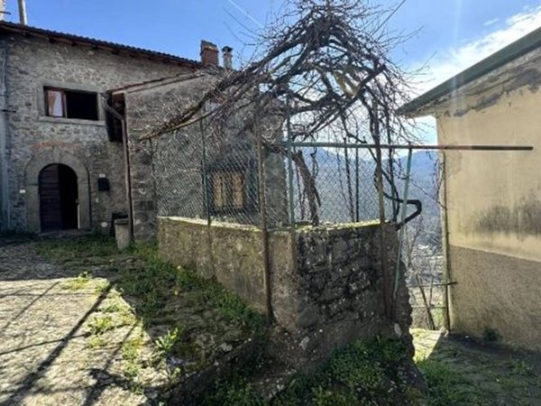 casa indipendente in vendita a San Marcello Piteglio in zona Popiglio