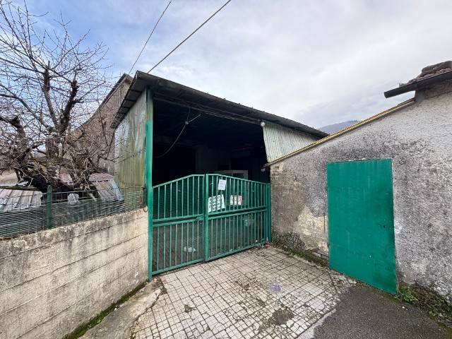 locale commerciale in vendita a San Marcello Piteglio in zona Pontepetri