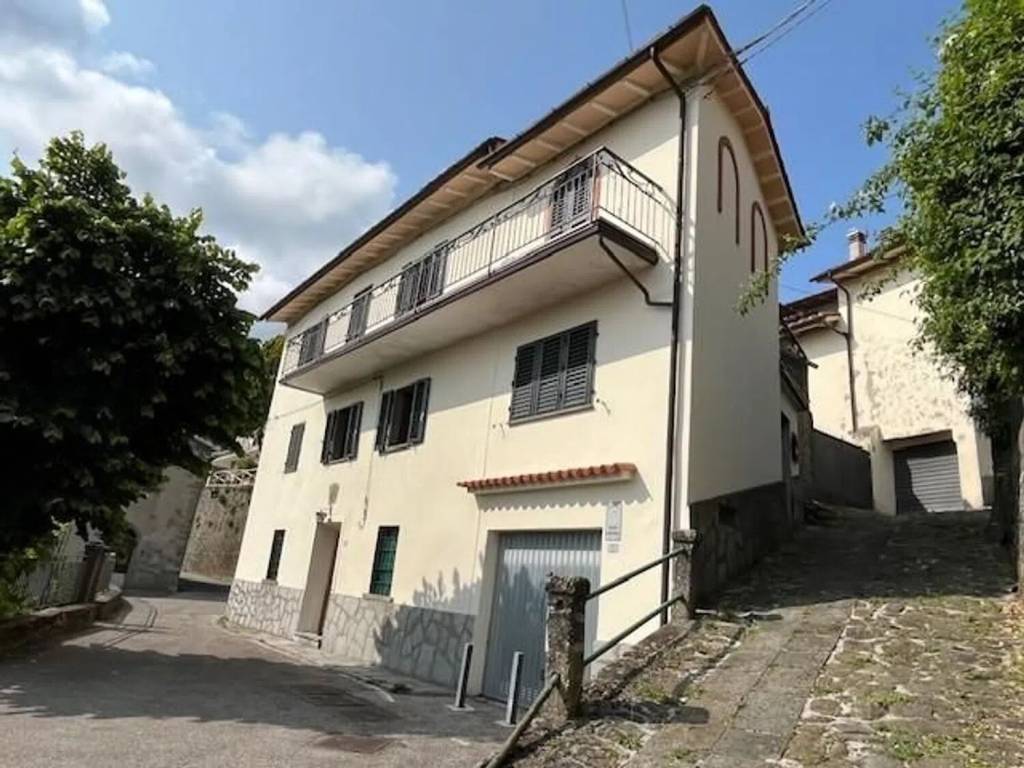 casa indipendente in vendita a San Marcello Piteglio in zona Crespole
