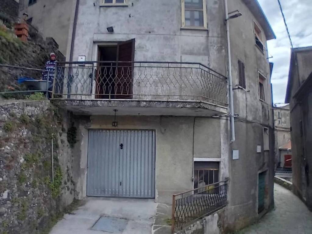 casa indipendente in vendita a San Marcello Piteglio in zona Crespole